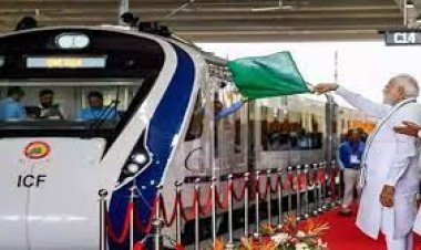 देश की प्रगति को दर्शाता है 'वंदे भारत';  पीएम मोदी ने मुंबई-शिरडी, मुंबई-सोलापुर एक्सप्रेस को हरी झंडी दिखाकर रवाना किया