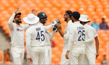 Ind vs aus : बापू मस्त हैं!  छक्कों, चौकों की बारिश, कंगारुओं के खिलाफ तीसरा अर्धशतक