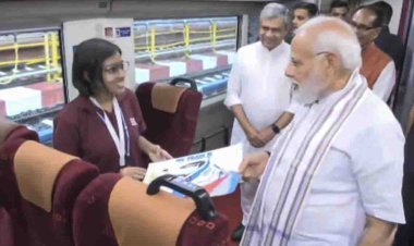 पीएम मोदी ने भोपाल में पांच वंदे भारत ट्रेनों को हरी झंडी दिखाई