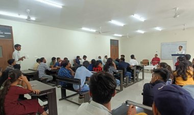 माखनलाल चतुर्वेदी राष्ट्रीय पत्रकारिता एवं संचार विश्वविद्यालय रीवा परिसर में  विशेष व्याख्यान का हुआ आयोजन.