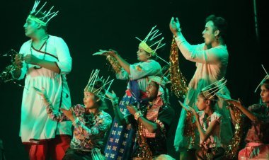 लोकनायक बितानी नाटक का मंचन ।